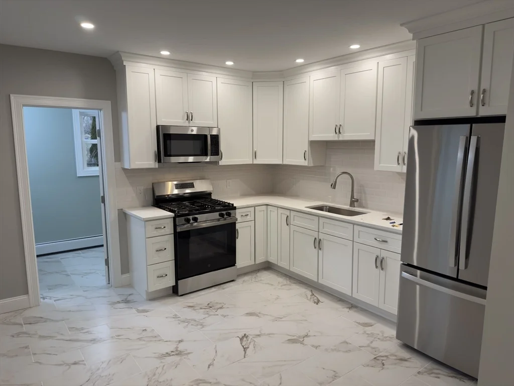 3 bed, 1 bath apartment for rent at 121 Whitman St Unit 1, New Bedford — photo 2 of 11