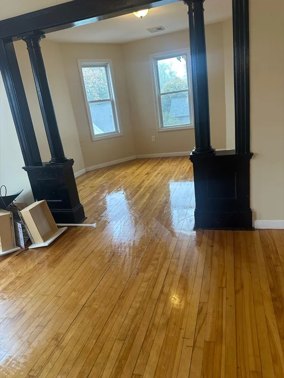 3 bed, 1 bath apartment for rent at 121 Winfield St Unit 3, Worcester — photo 3 of 7