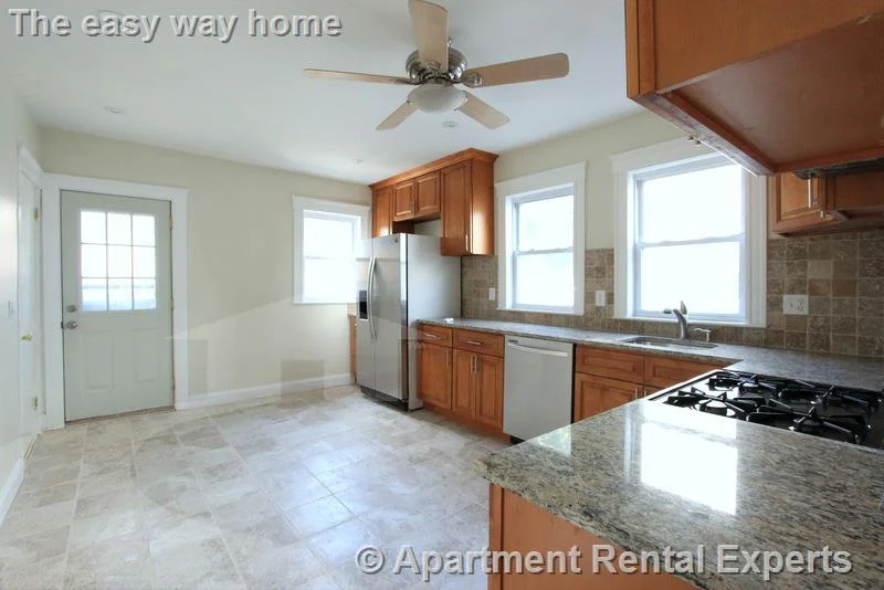 3 bed, 1 bath apartment for rent at 121 Yale St, Ball Square — photo 2 of 17