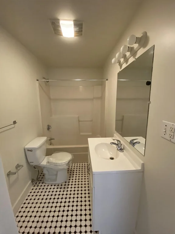 3 bed, 1 bath apartment for rent at 1210 Cambridge St Unit 1, Wellington-Harrington — photo 6 of 10