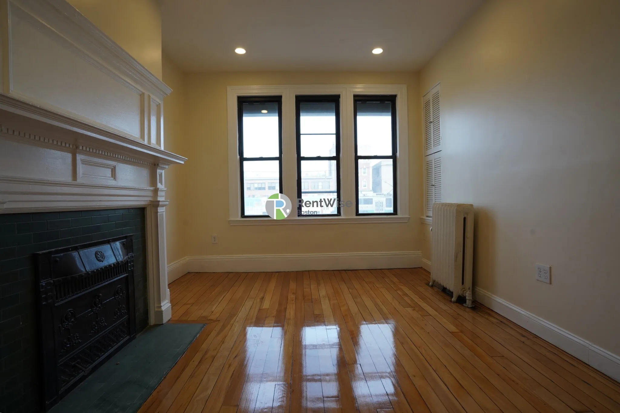 2 bed, 2 bath apartment for rent at 1212 Commonwealth Ave Unit 1, Brighton — photo 2 of 18