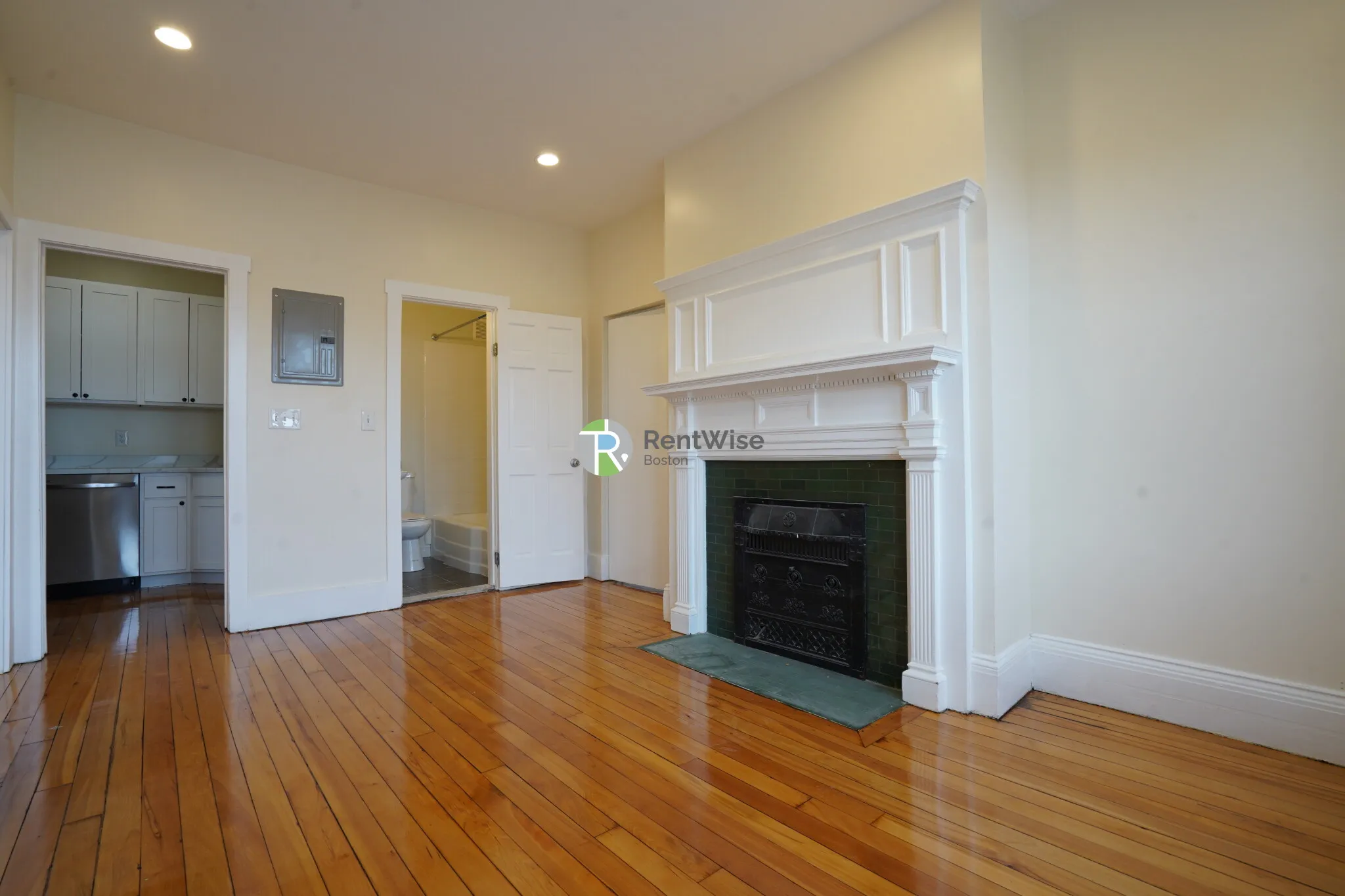 2 bed, 2 bath apartment for rent at 1212 Commonwealth Ave Unit 1, Brighton — photo 4 of 18
