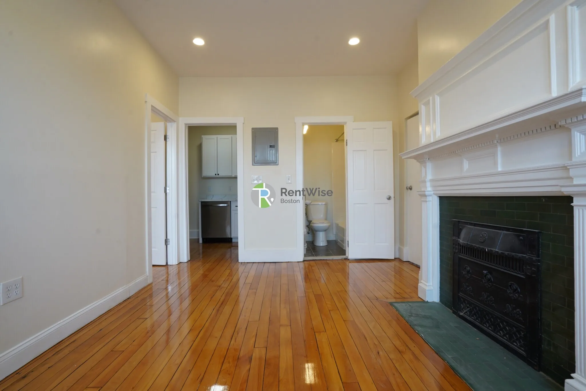2 bed, 2 bath apartment for rent at 1212 Commonwealth Ave Unit 1, Brighton — photo 3 of 18