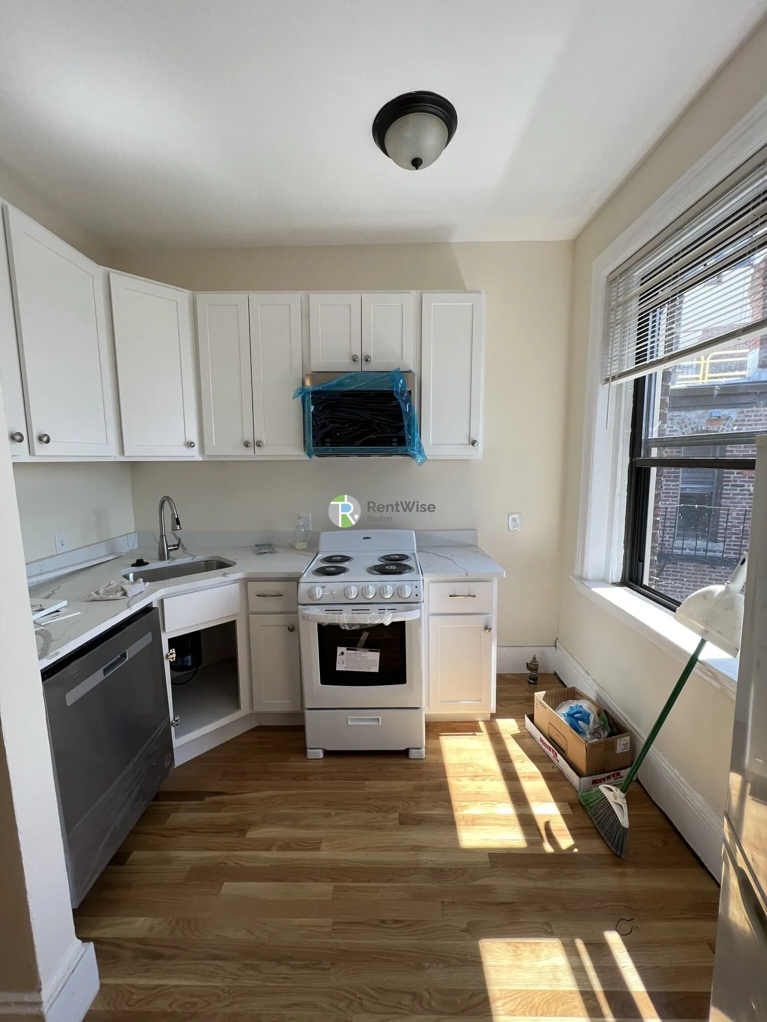 1 bed, 1 bath apartment for rent at 1212 Commonwealth Ave Unit 16, Brighton — photo 5 of 23
