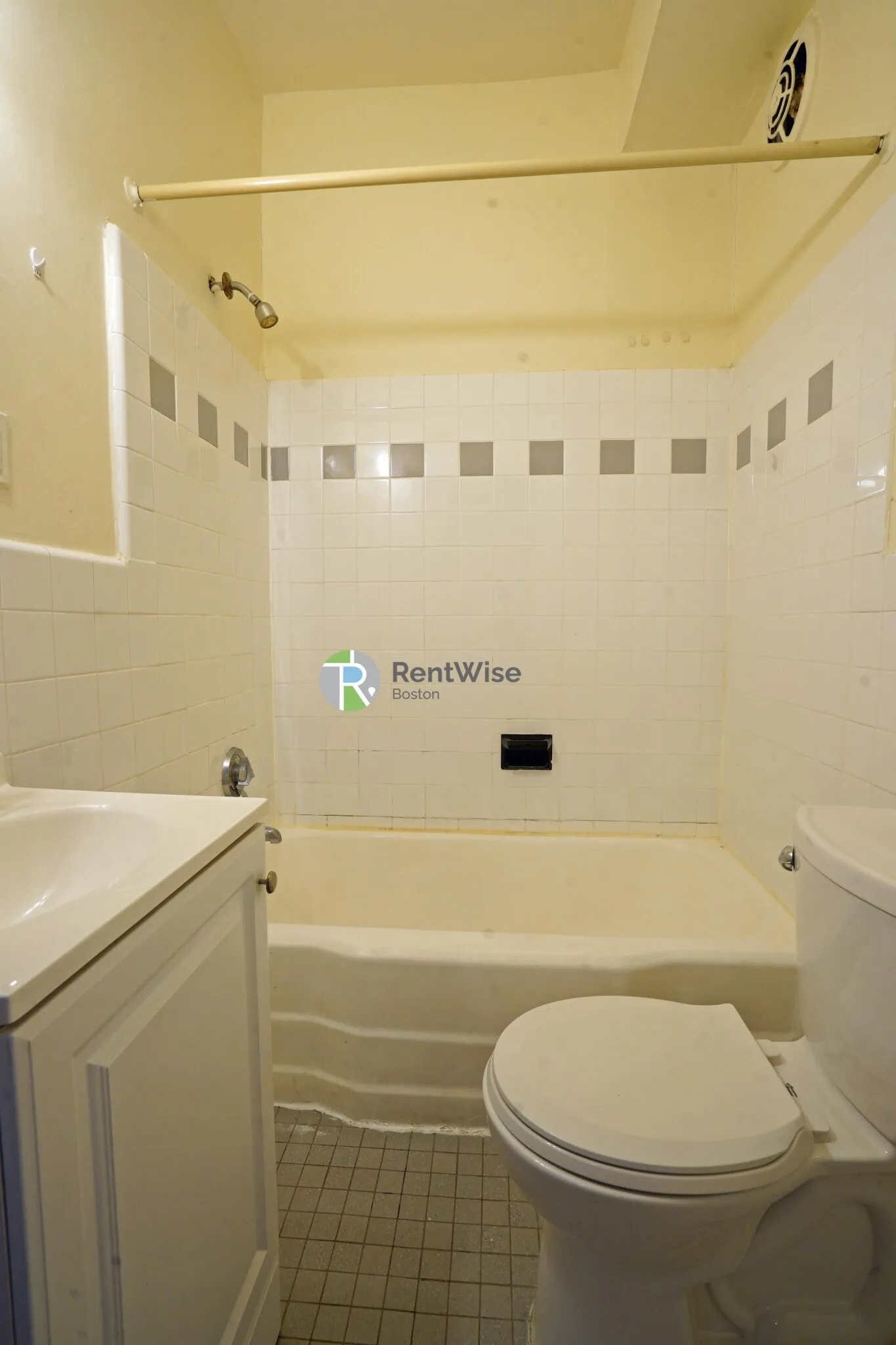 1 bed, 1 bath apartment for rent at 1212 Commonwealth Ave Unit 6, Brighton — photo 4 of 27