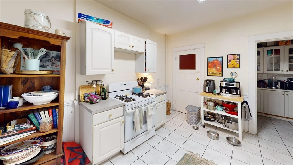 3 bed, 1 bath apartment for rent at 1213 Beacon St Unit 4, Coolidge Corner — photo 9 of 11