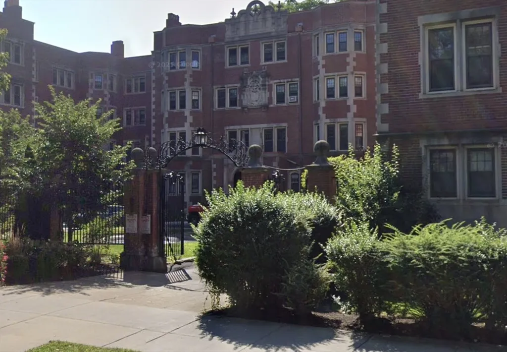 3 bed, 1 bath apartment for rent at 1213 Beacon St Unit 5, Coolidge Corner — photo 16 of 16