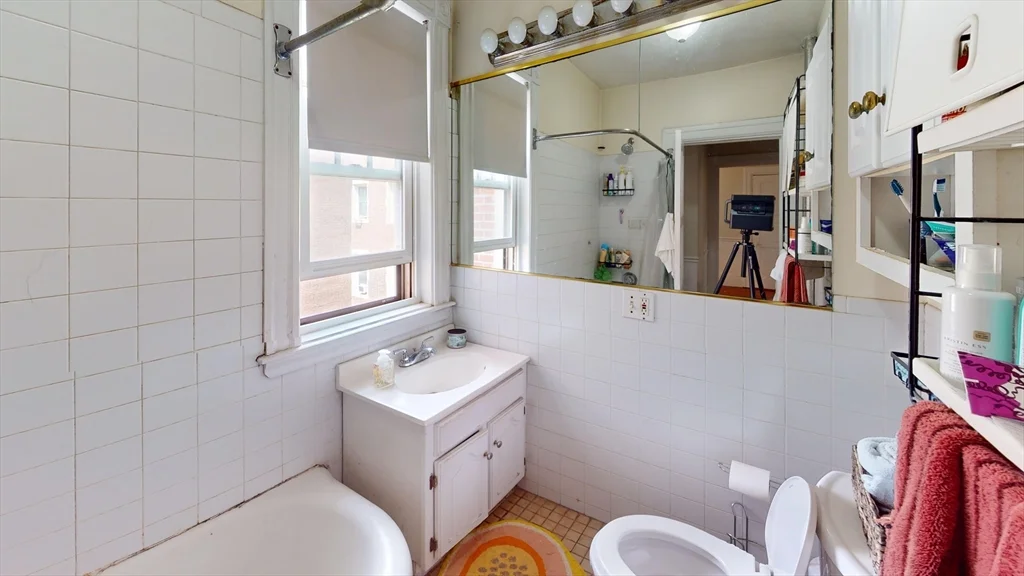 3 bed, 1 bath apartment for rent at 1213 Beacon St Unit 5, Coolidge Corner — photo 15 of 16