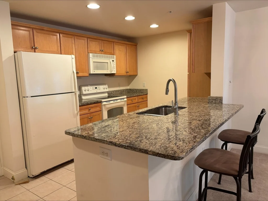 1 bed, 1 bath apartment for rent at 1214 Emerald Couort Unit 1214, Tewksbury — photo 5 of 13