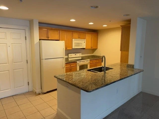 1 bed, 1 bath apartment for rent at 1214 Emerald Ct Unit 1214, Tewksbury — photo 4 of 31