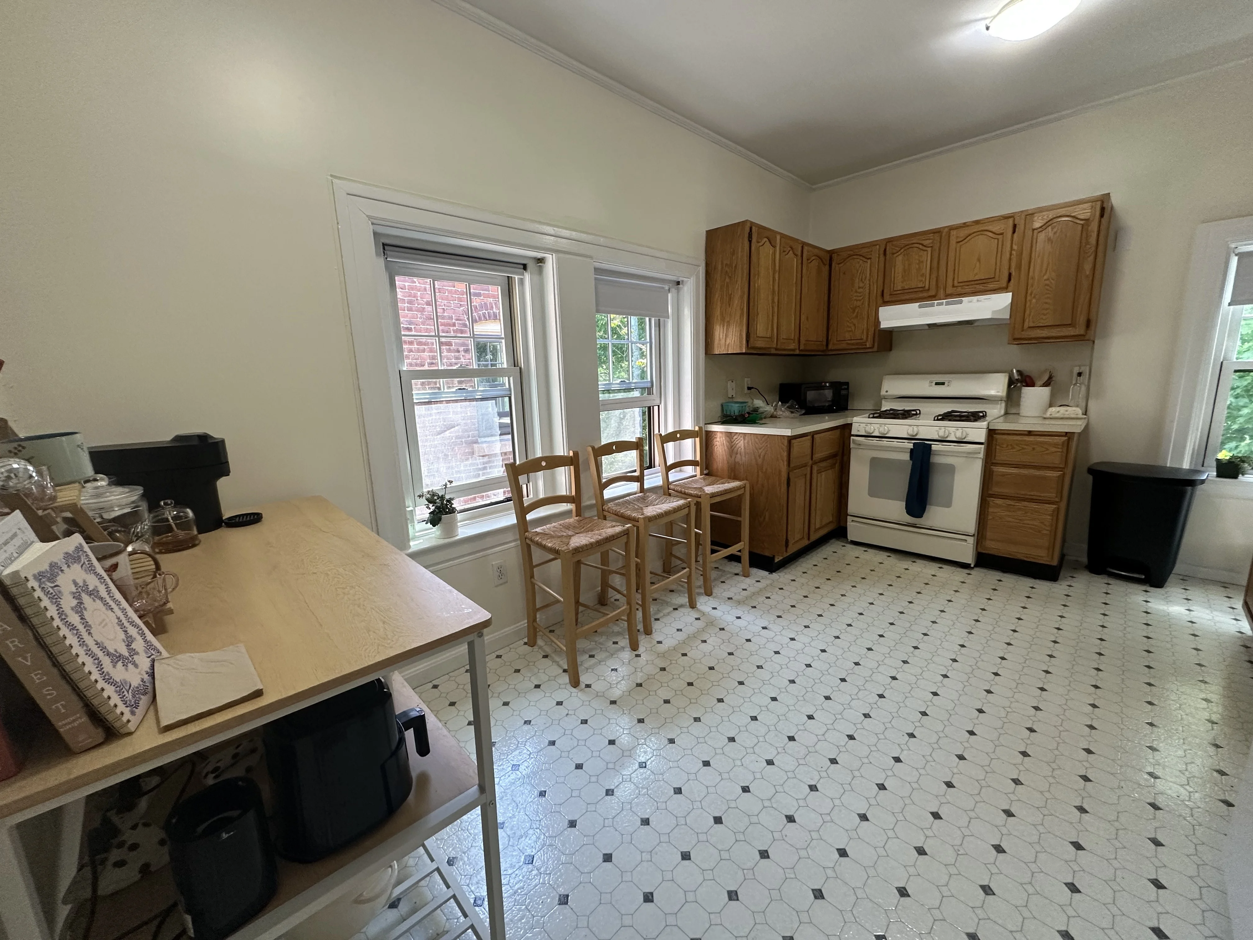 3 bed, 2 bath apartment for rent at 1215 Beacon St Unit 7, Coolidge Corner — photo 7 of 13