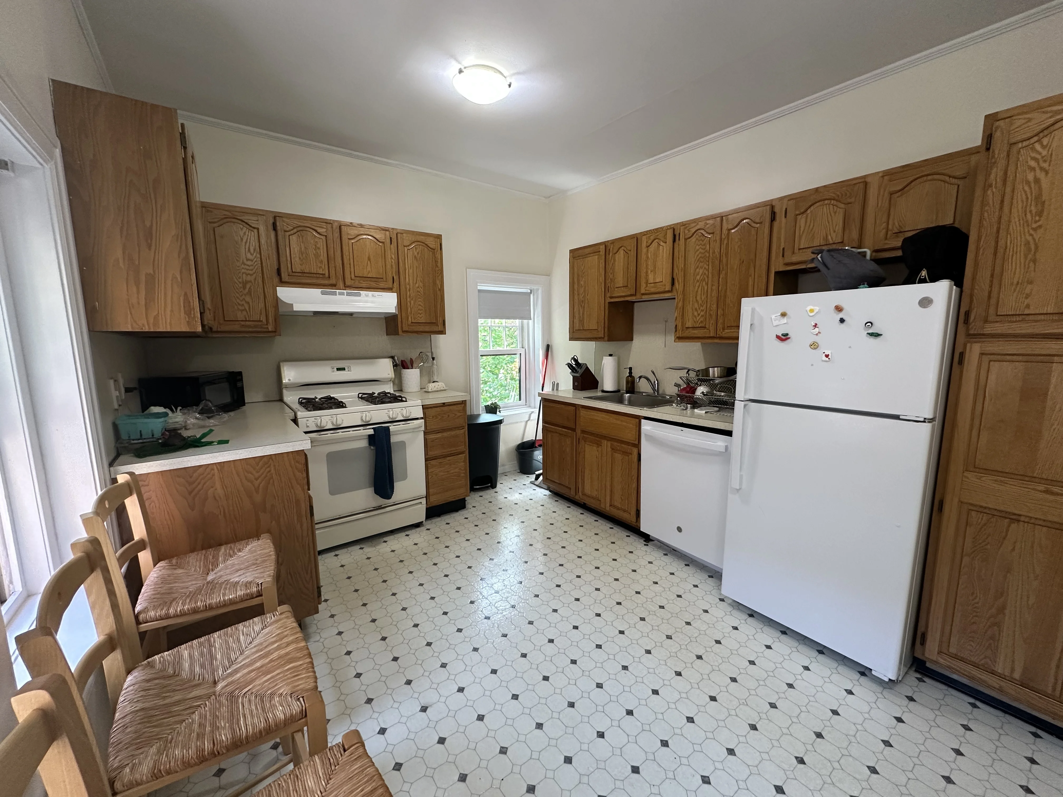 3 bed, 2 bath apartment for rent at 1215 Beacon St Unit 7, Coolidge Corner — photo 6 of 13