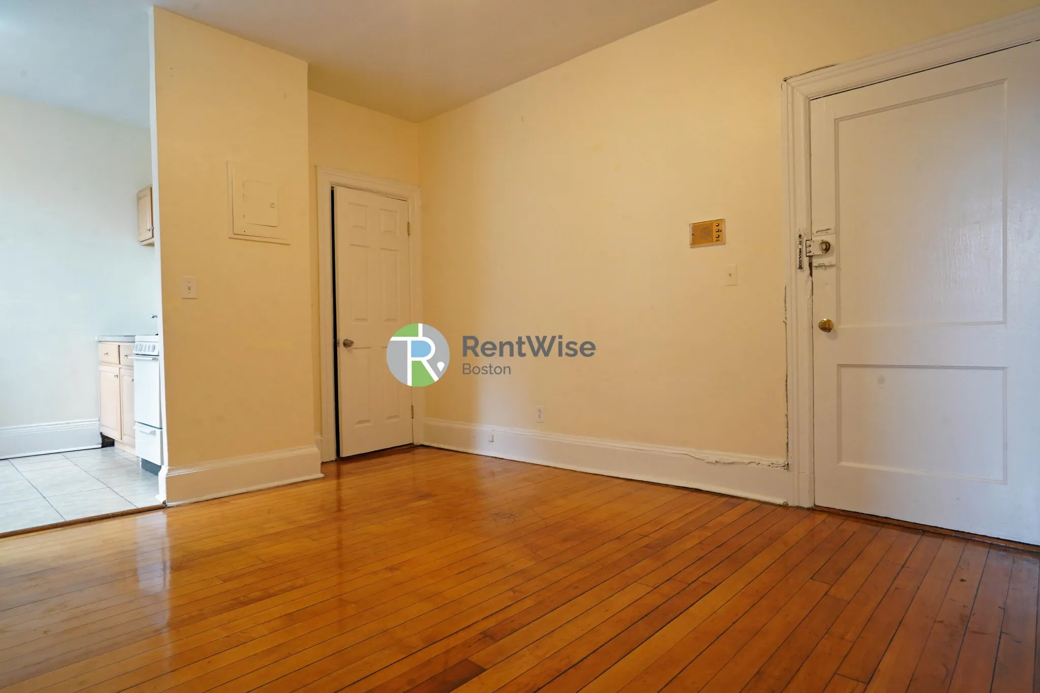 1 bed, 1 bath apartment for rent at 1216 Commonwealth Ave Unit 11, Brighton — photo 4 of 19