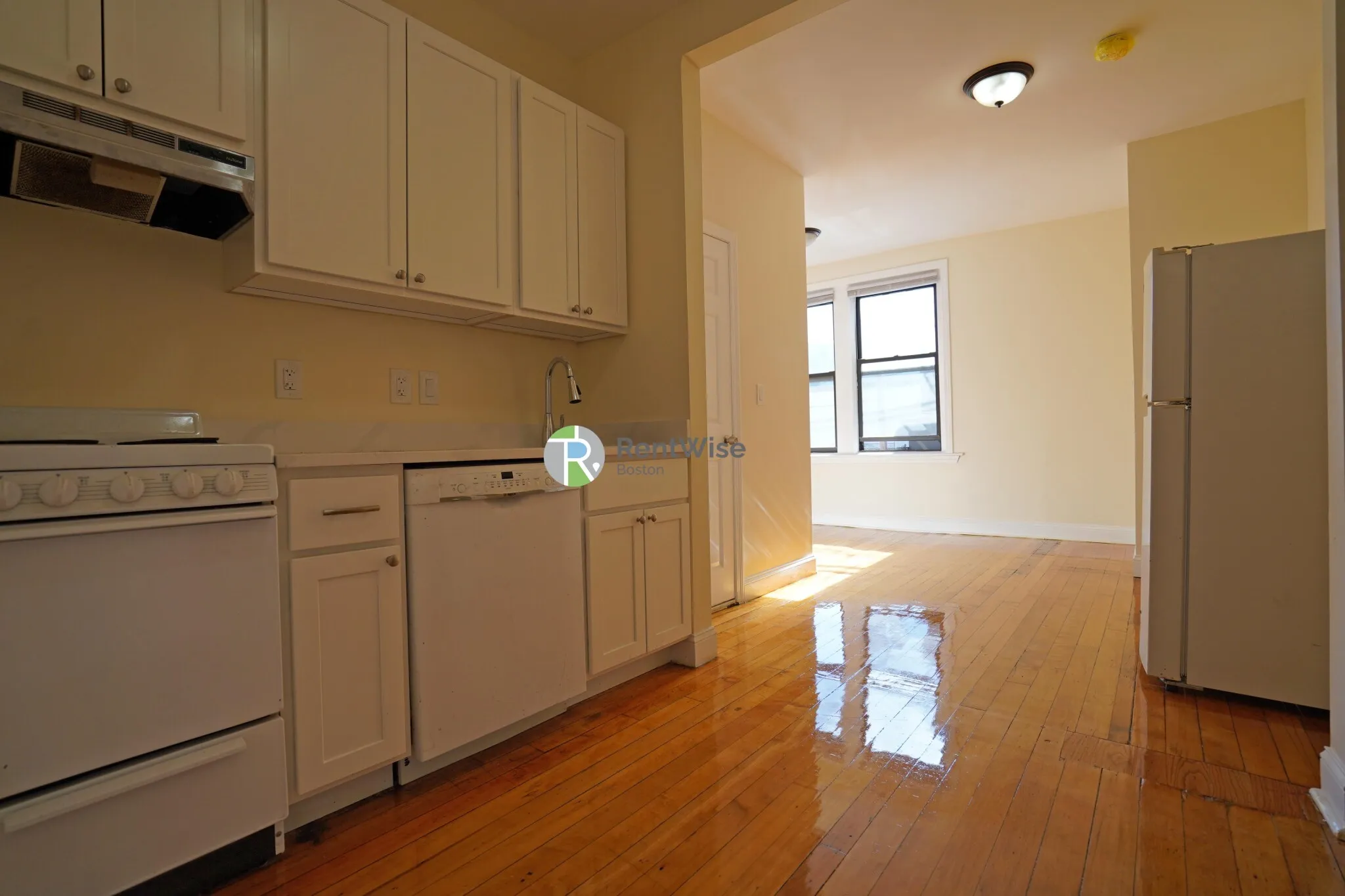 1 bed, 1 bath apartment for rent at 1216 Commonwealth Ave Unit 2, Brighton — photo 2 of 15