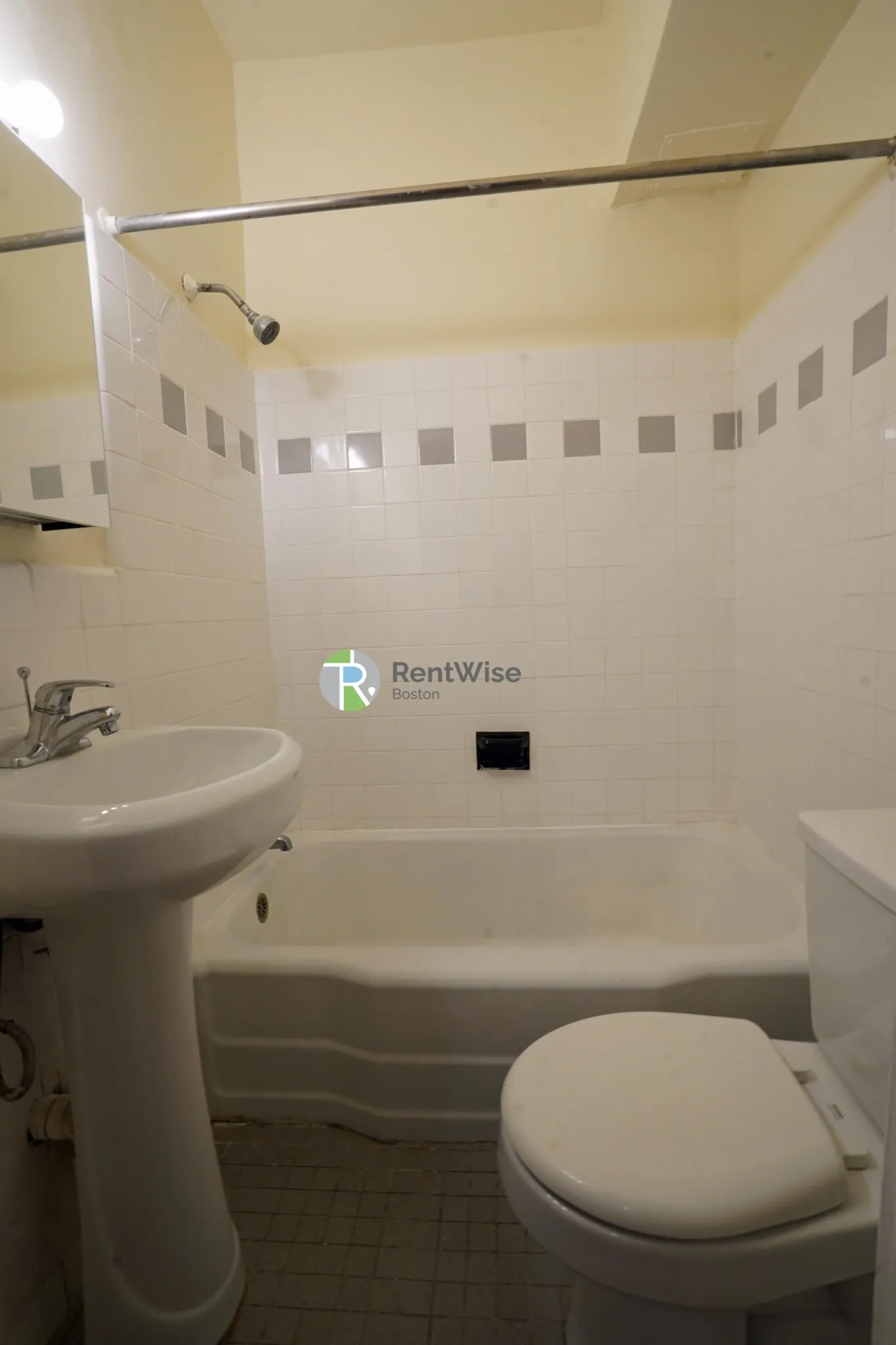 1 bed, 1 bath apartment for rent at 1216 Commonwealth Ave Unit 7, Brighton — photo 4 of 14