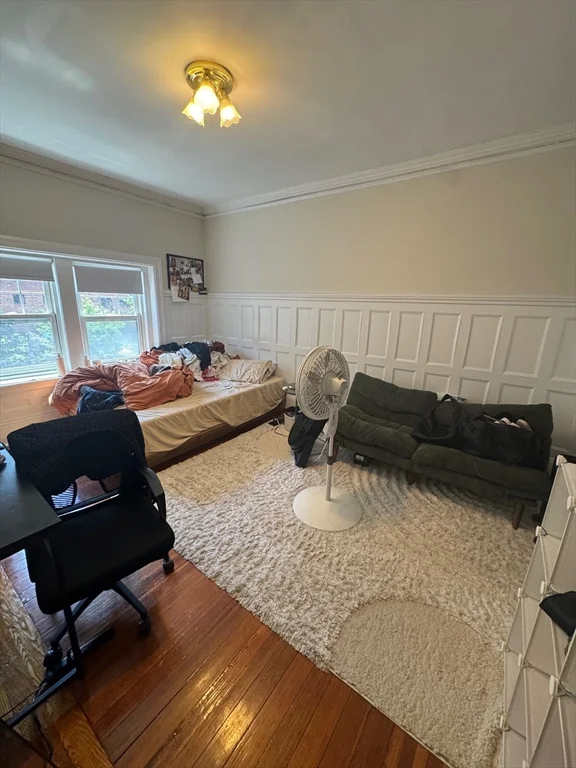 3 bed, 1 bath apartment for rent at 1217 Beacon St Unit 7, Coolidge Corner — photo 2 of 6