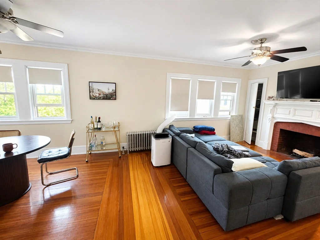 3 bed, 1 bath apartment for rent at 1217 Beacon St Unit 7, Coolidge Corner