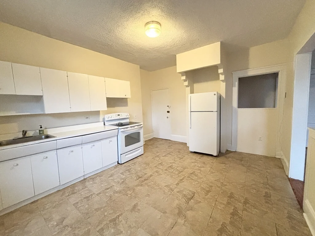2 bed, 1 bath apartment for rent at 122 Babcock St Unit 24, Coolidge Corner — photo 4 of 16