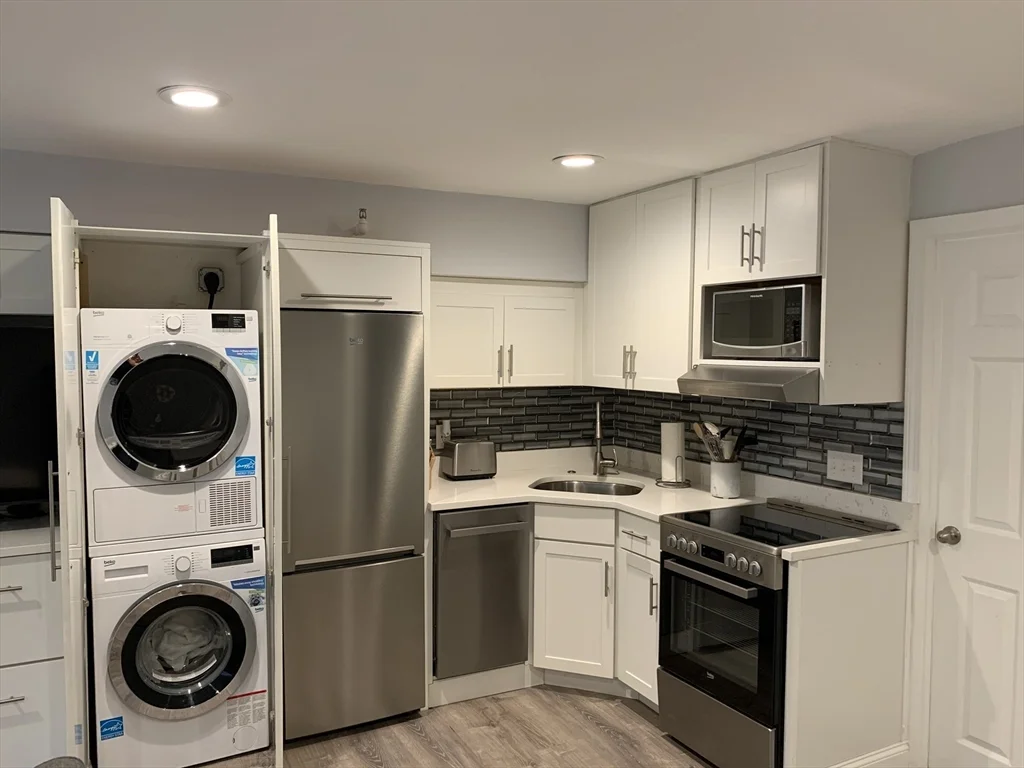 Studio bed, 1 bath apartment for rent at 122 Beacon St Unit 1, Back Bay — photo 3 of 5