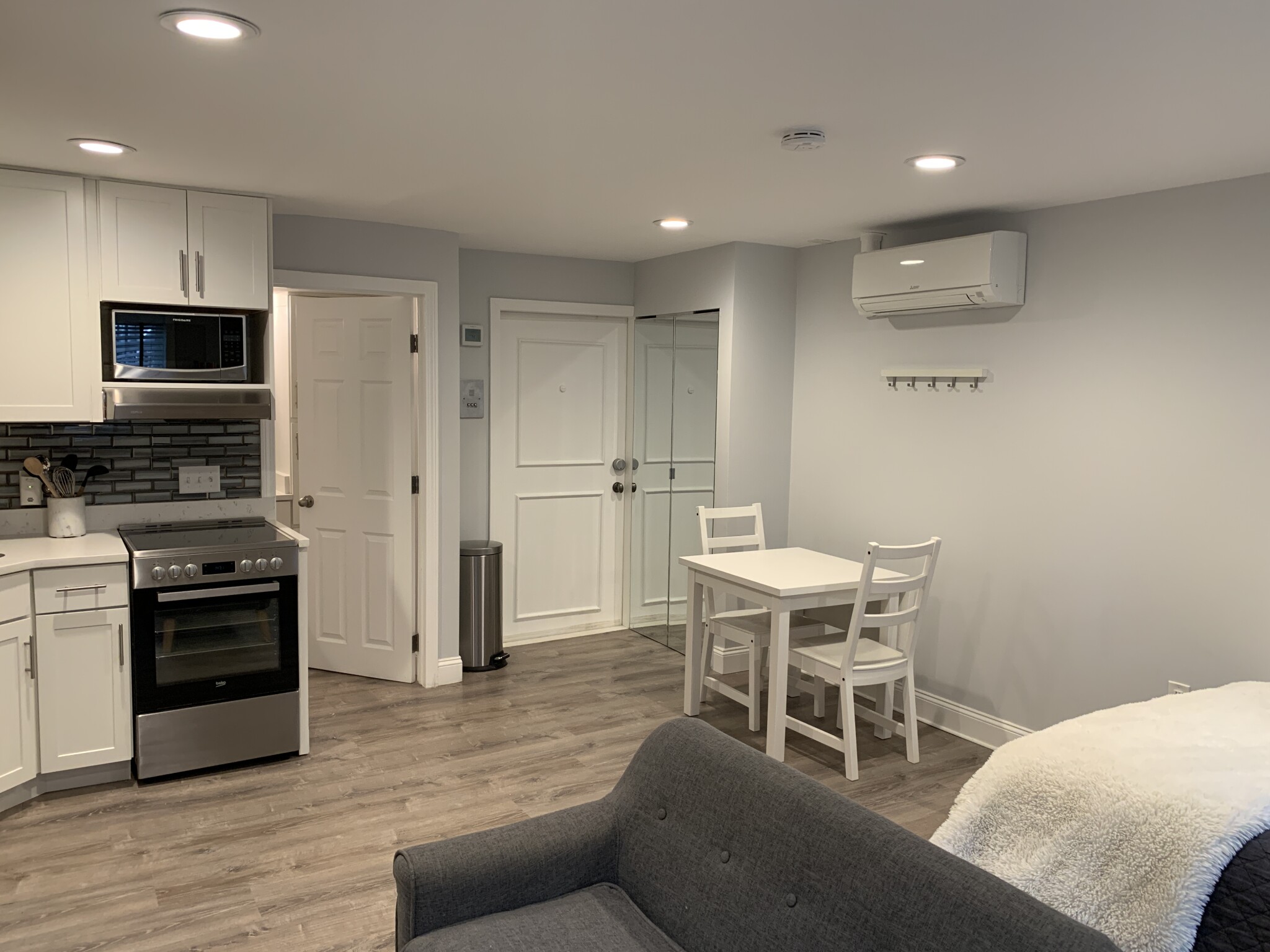 Studio bed, 1 bath apartment for rent at 122 Beacon St Unit 1A, Back Bay — photo 2 of 5