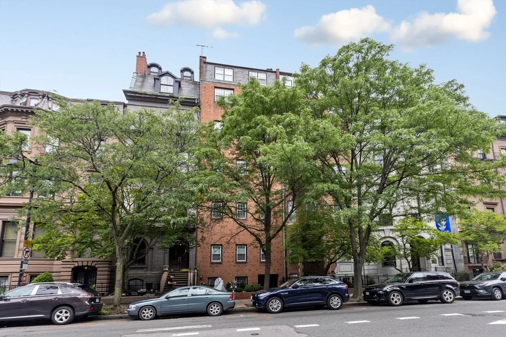 2 bed, 2 bath apartment for rent at 122 Beacon Unit 6, Back Bay — photo 16 of 17
