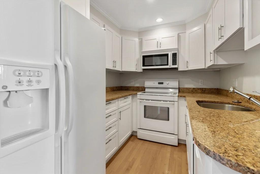 2 bed, 2 bath apartment for rent at 122 Beacon Unit 6, Back Bay — photo 6 of 17