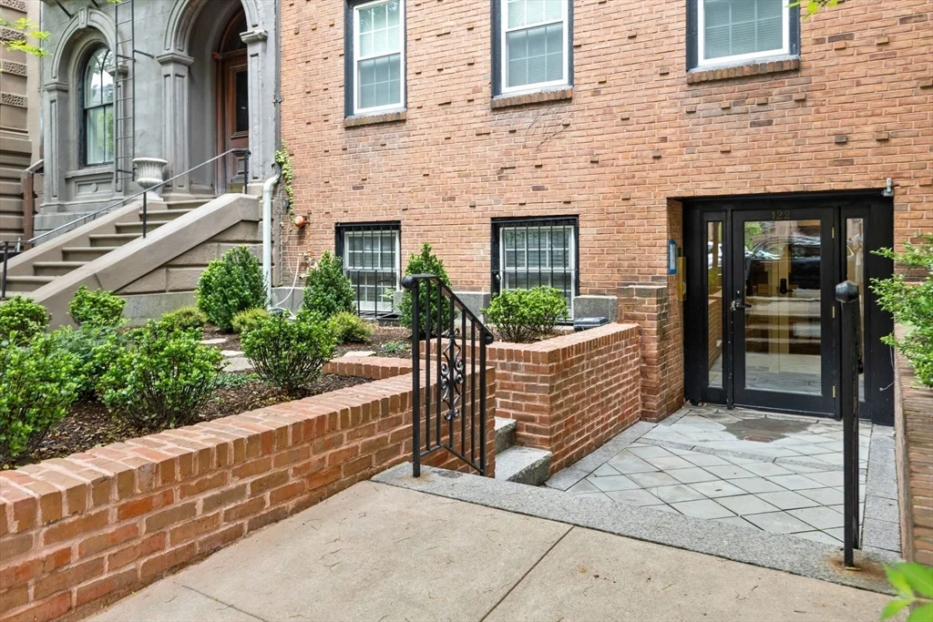 2 bed, 2 bath apartment for rent at 122 Beacon Unit 6, Back Bay