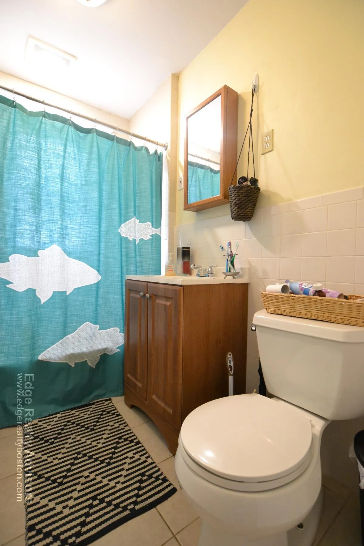 3 bed, 1 bath apartment for rent at 122 Bennett St Unit 2, Oak Square — photo 7 of 11