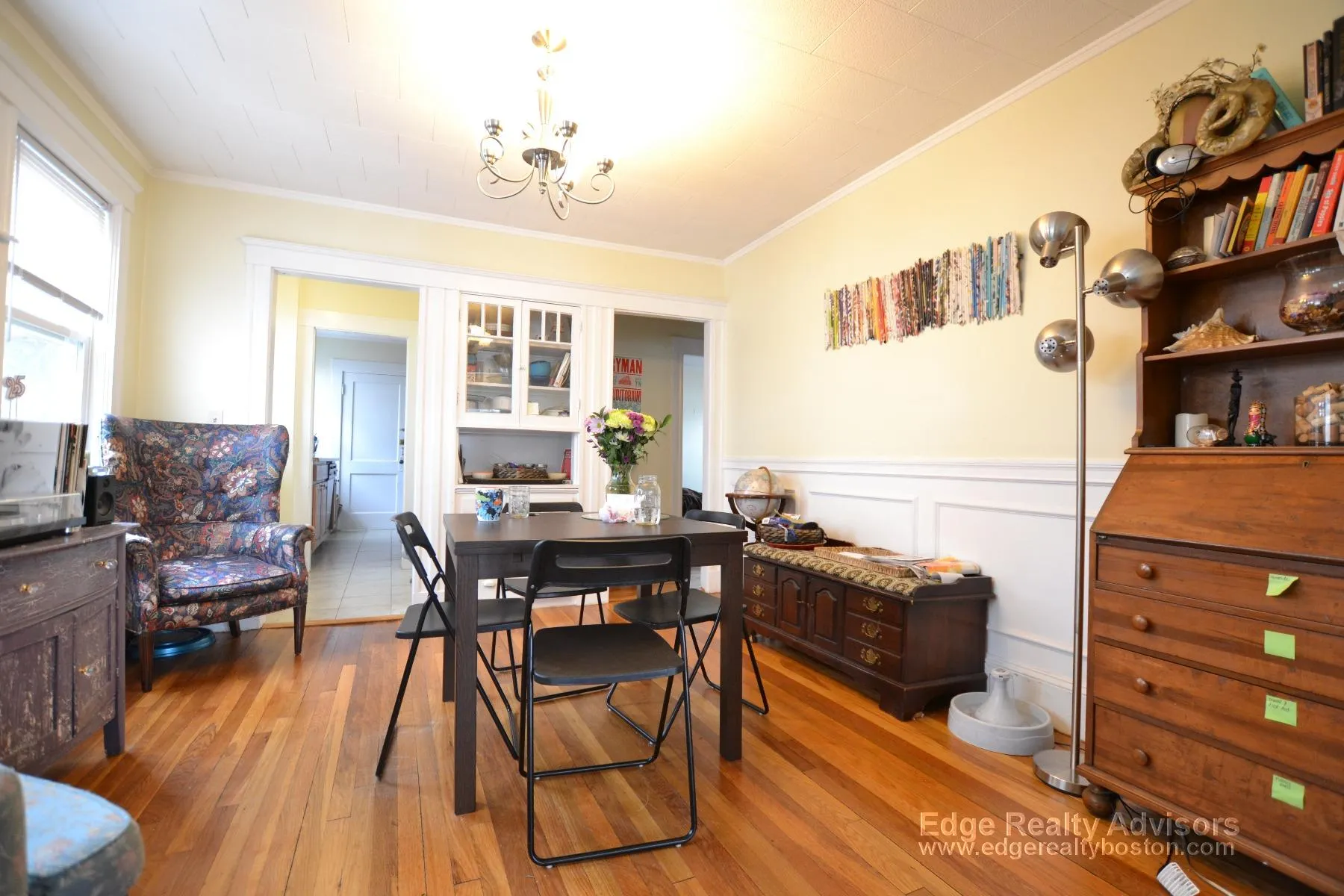 3 bed, 1 bath apartment for rent at 122 Bennett St Unit 2, Oak Square — photo 5 of 11
