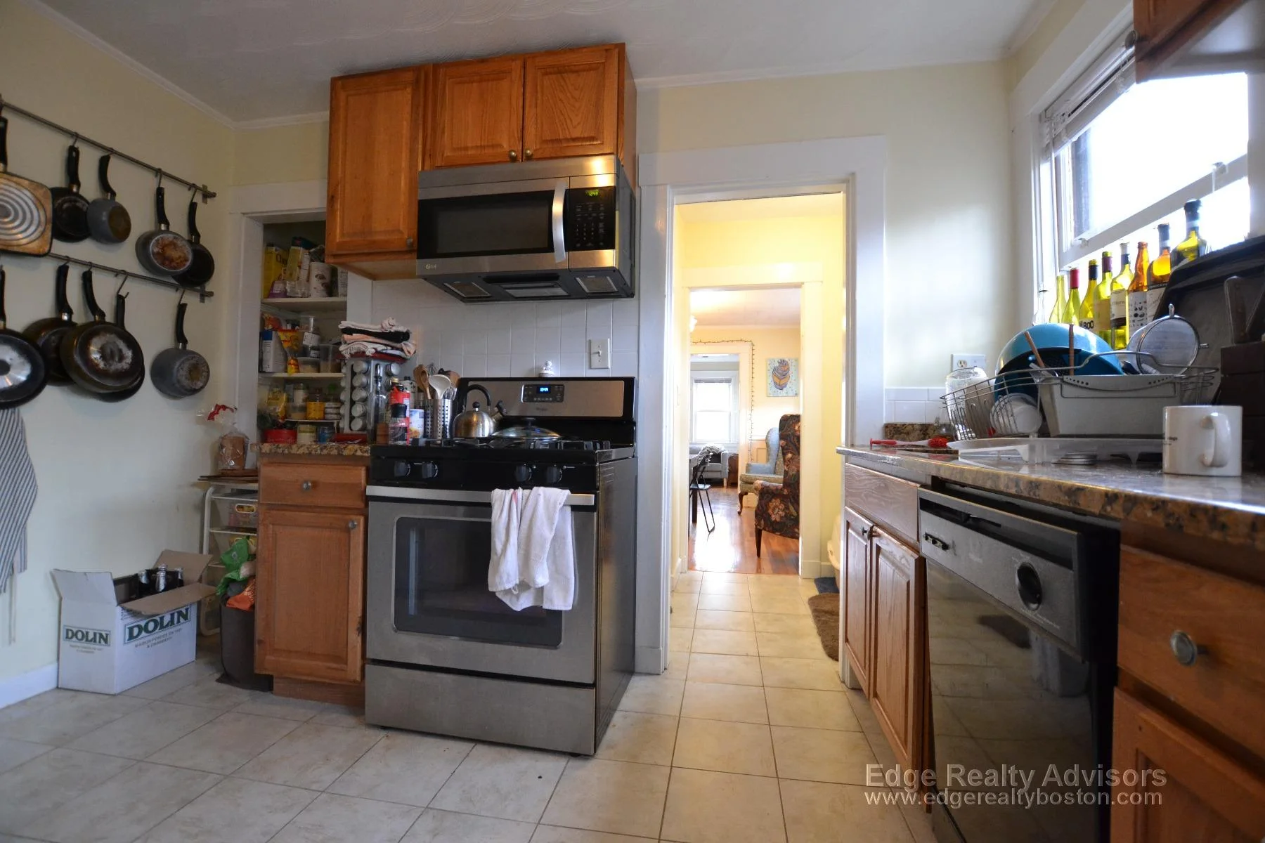 3 bed, 1 bath apartment for rent at 122 Bennett St Unit 2, Oak Square — photo 10 of 11