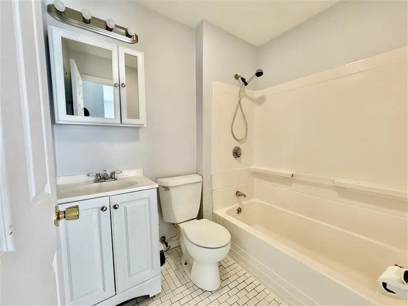3 bed, 1 bath apartment for rent at 122 Berkshire St Unit 3, Wellington-Harrington — photo 11 of 14
