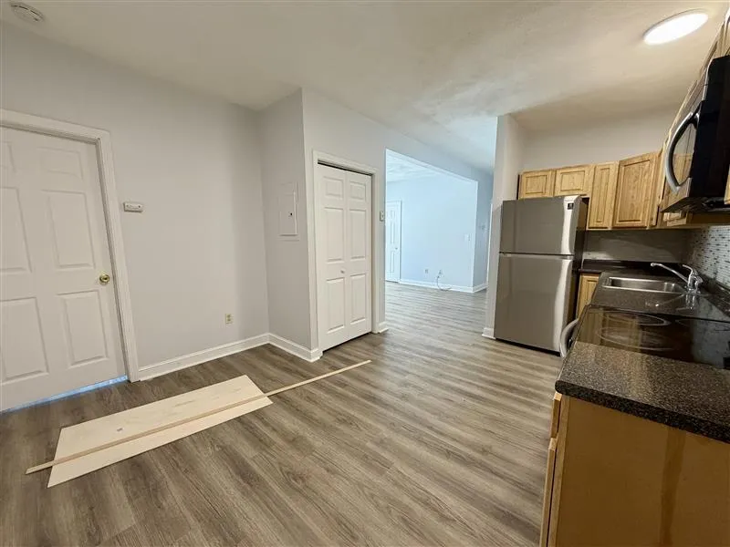 3 bed, 1 bath apartment for rent at 122 Berkshire St Unit 3, Wellington-Harrington — photo 4 of 14