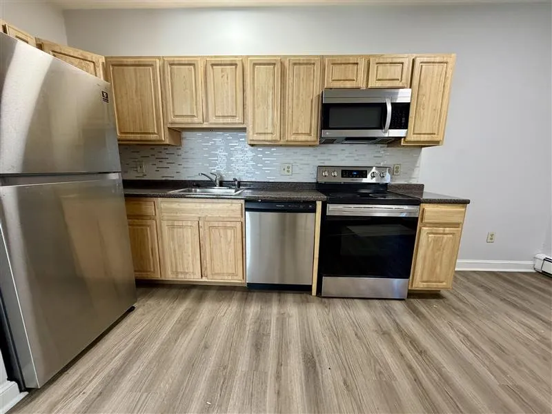 3 bed, 1 bath apartment for rent at 122 Berkshire St Unit 3, Wellington-Harrington — photo 3 of 14