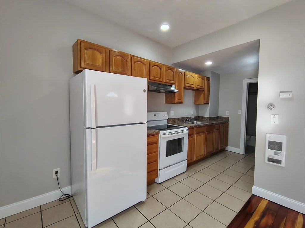 1 bed, 1 bath apartment for rent at 122 Boston St Unit 2R, Salem — photo 6 of 11
