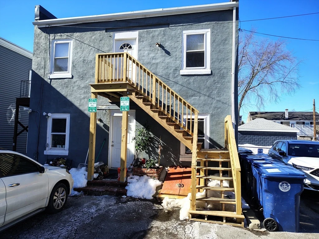 1 bed, 1 bath apartment for rent at 122 Boston St Unit 2R, Salem — photo 2 of 11