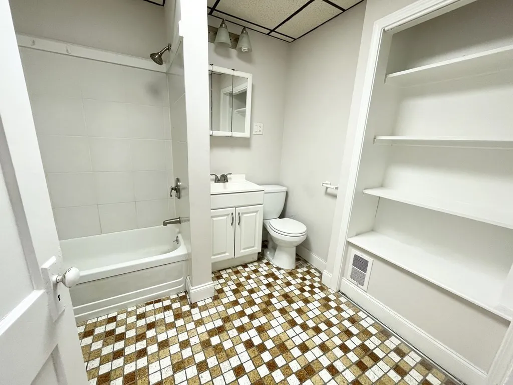 2 bed, 1 bath apartment for rent at 122 Buttonwood Unit 1, Dorchester — photo 6 of 7