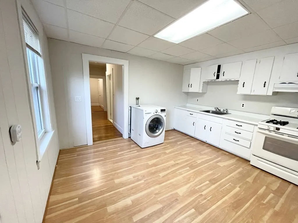 2 bed, 1 bath apartment for rent at 122 Buttonwood Unit 1, Dorchester — photo 3 of 7