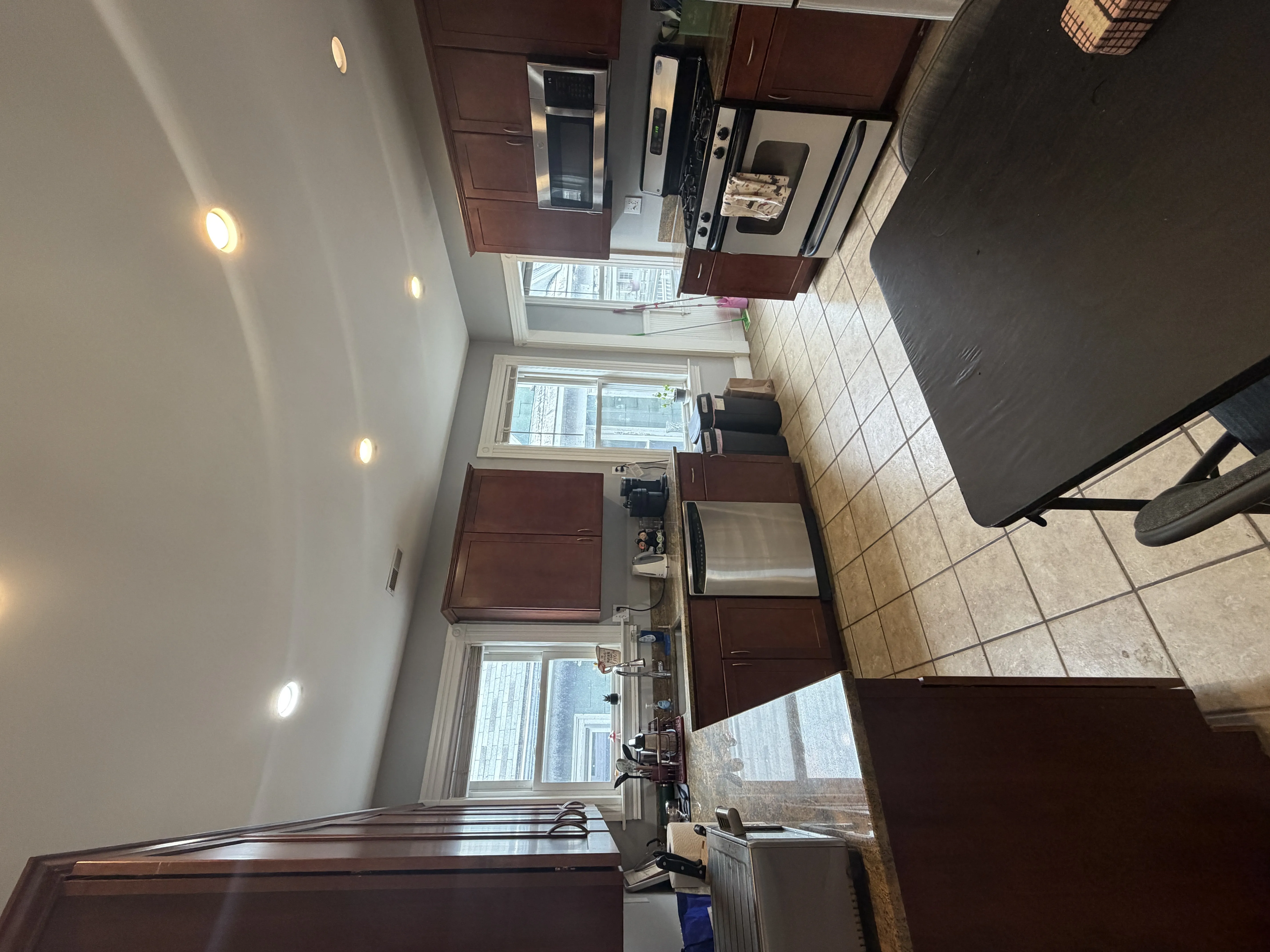 4 bed, 2 bath apartment for rent at 122 Calumet St Unit 3, Mission Hill