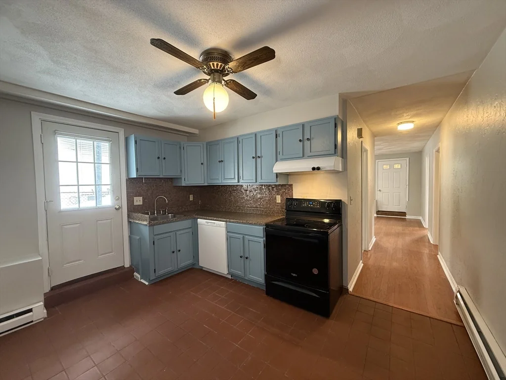 3 bed, 1 bath apartment for rent at 122 Central Unit 1, Winter Hill — photo 12 of 18