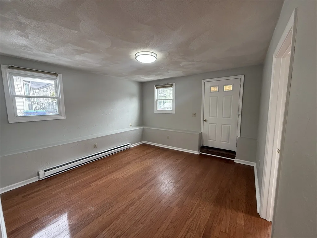 3 bed, 1 bath apartment for rent at 122 Central Unit 1, Winter Hill — photo 4 of 18