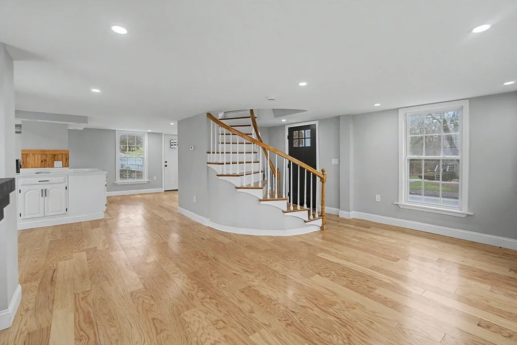 4 bed, 2 bath apartment for rent at 122 Chapin Rd, Hudson — photo 5 of 20