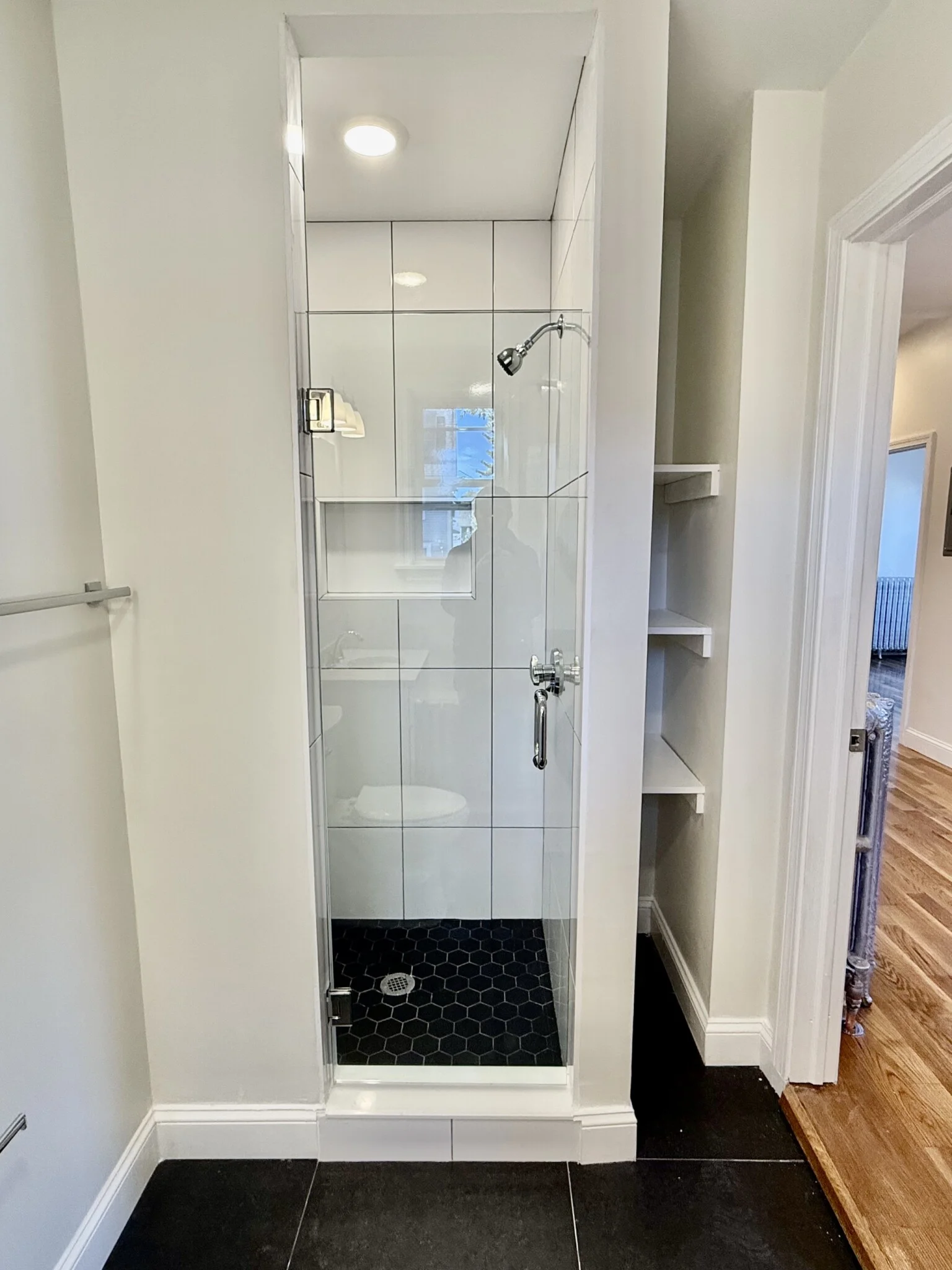 2 bed, 1 bath apartment for rent at 122 Chestnut St Unit 1, Lynn — photo 3 of 7