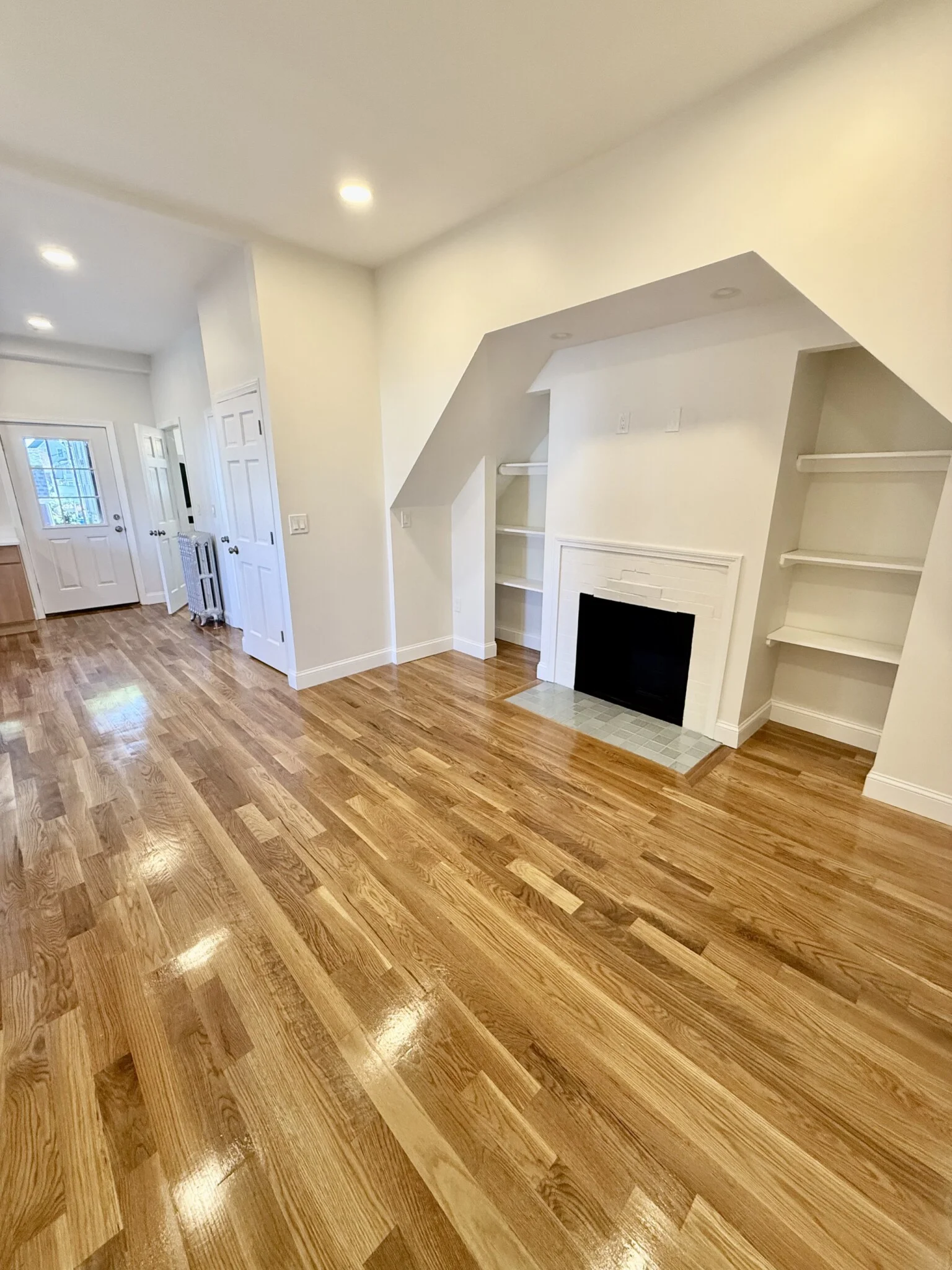 2 bed, 1 bath apartment for rent at 122 Chestnut St Unit 1, Lynn — photo 2 of 7