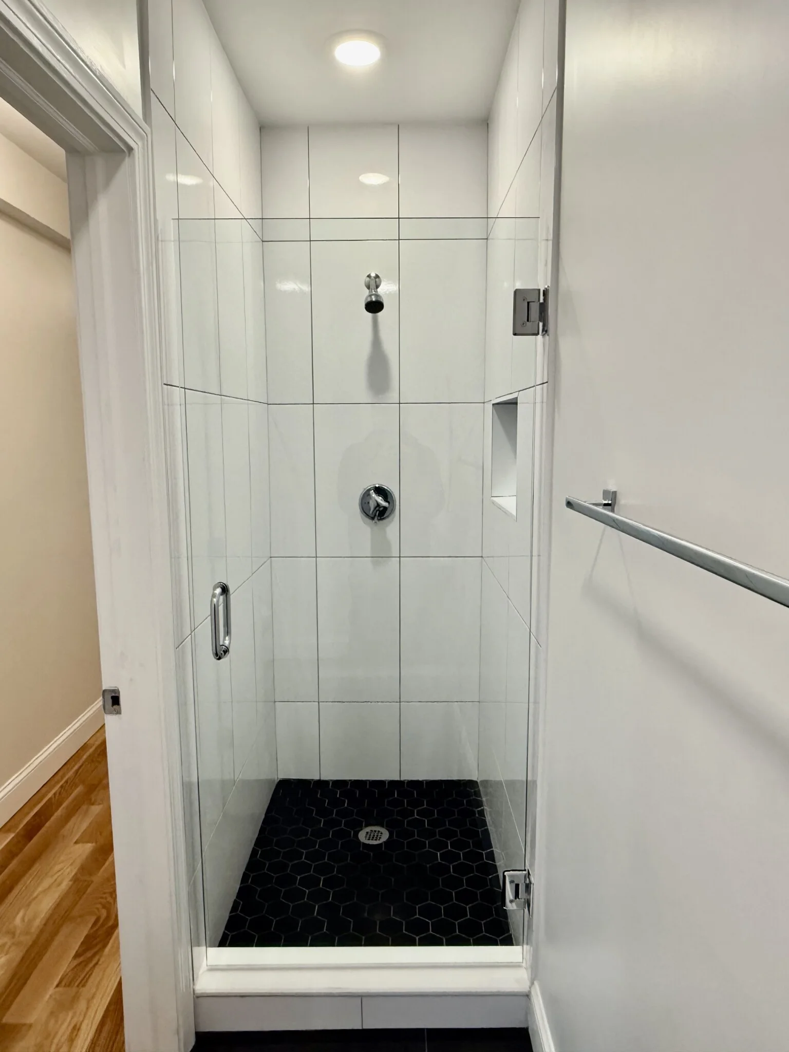 5 bed, 2 bath apartment for rent at 122 Chestnut St Unit 2, Lynn — photo 3 of 12