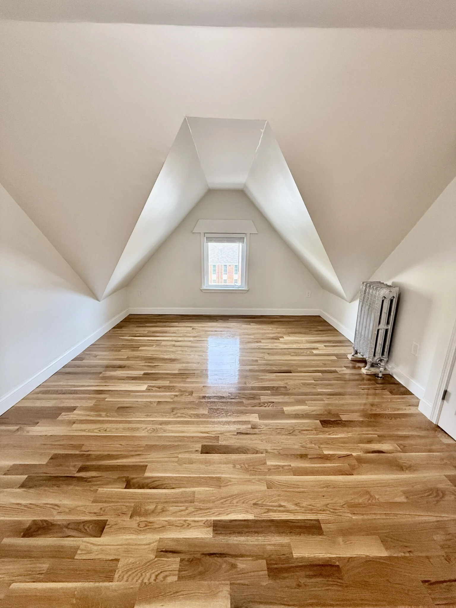 5 bed, 2 bath apartment for rent at 122 Chestnut St Unit 2, Lynn — photo 4 of 12