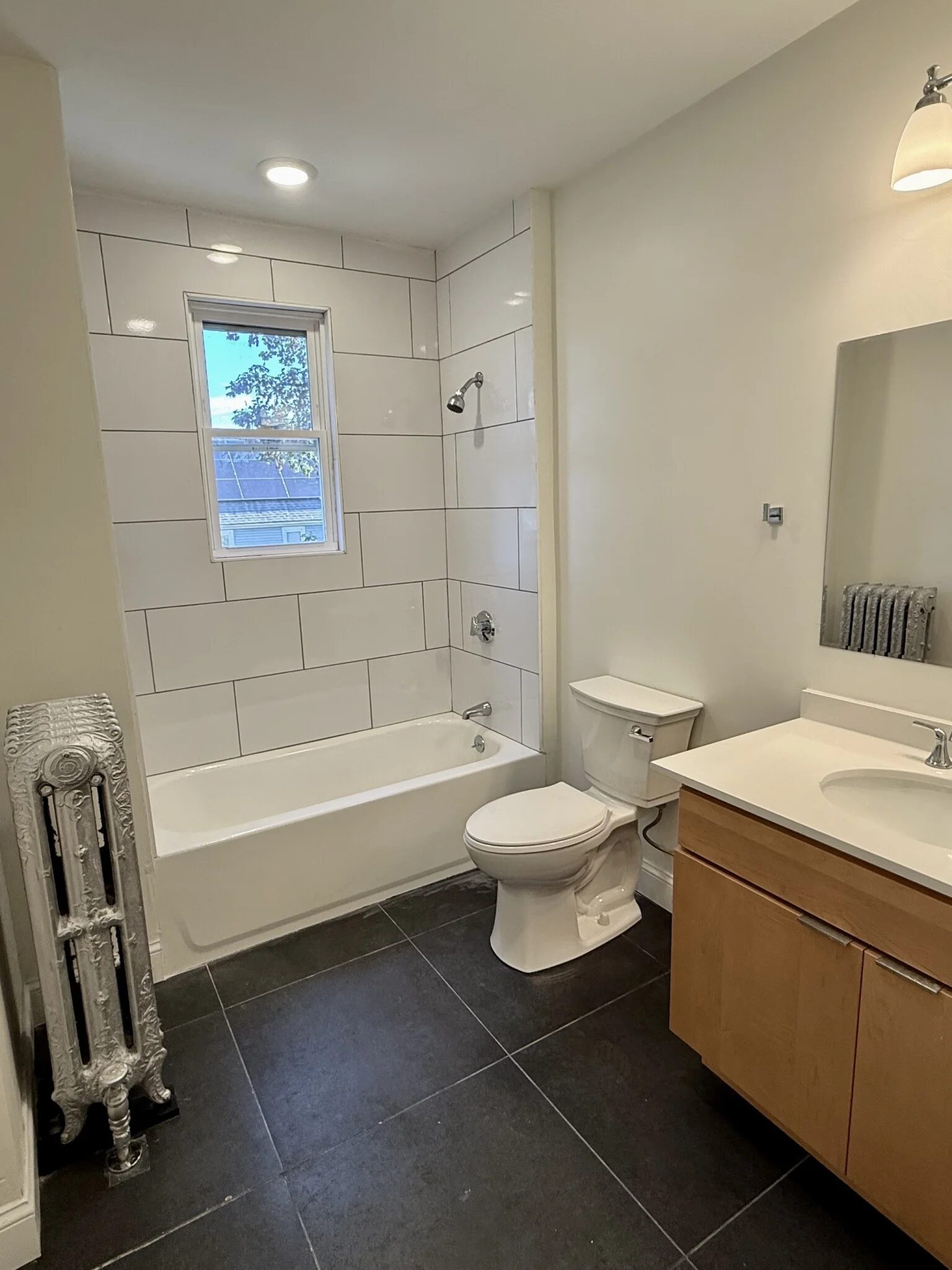 5 bed, 2 bath apartment for rent at 122 Chestnut St Unit 2, Lynn — photo 6 of 12