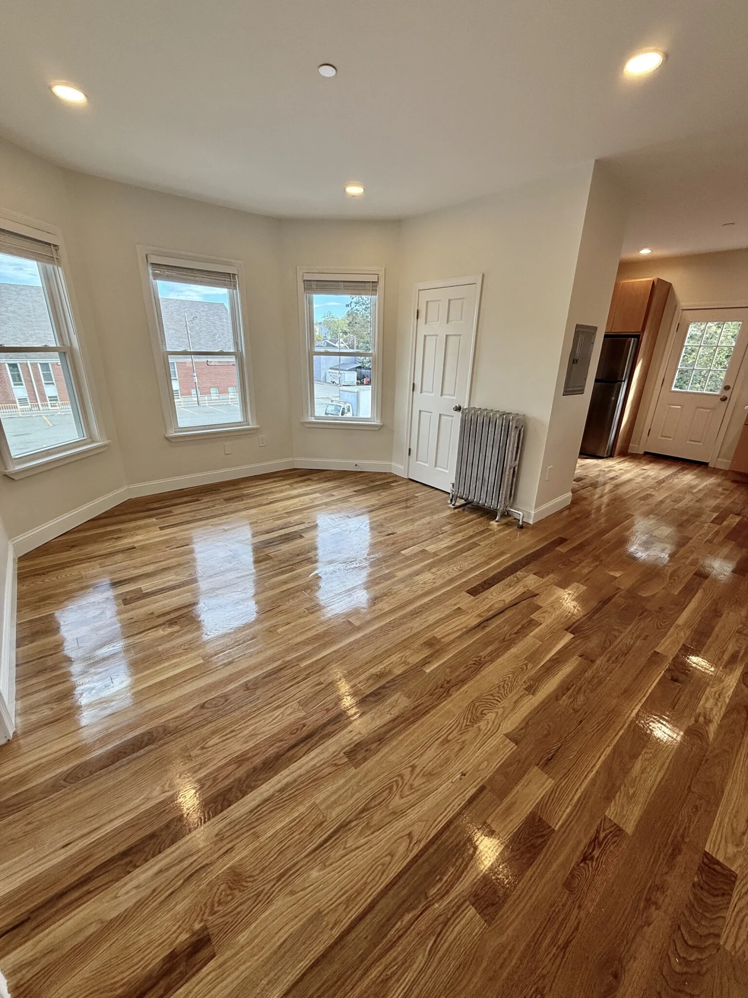 5 bed, 2 bath apartment for rent at 122 Chestnut St Unit 2, Lynn — photo 2 of 12