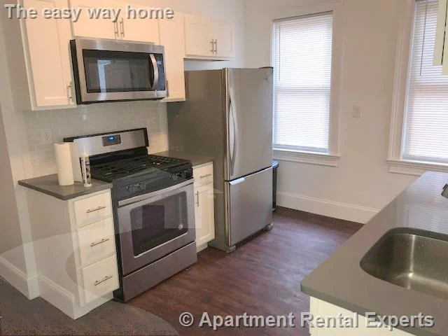 3 bed, 1 bath apartment for rent at 122 Columbia St Unit 1, Central Square — photo 1 of 13