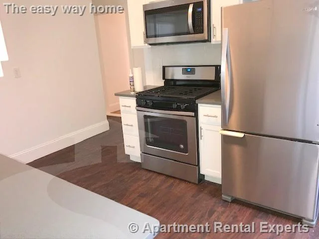3 bed, 1 bath apartment for rent at 122 Columbia St Unit 1, Central Square — photo 2 of 13