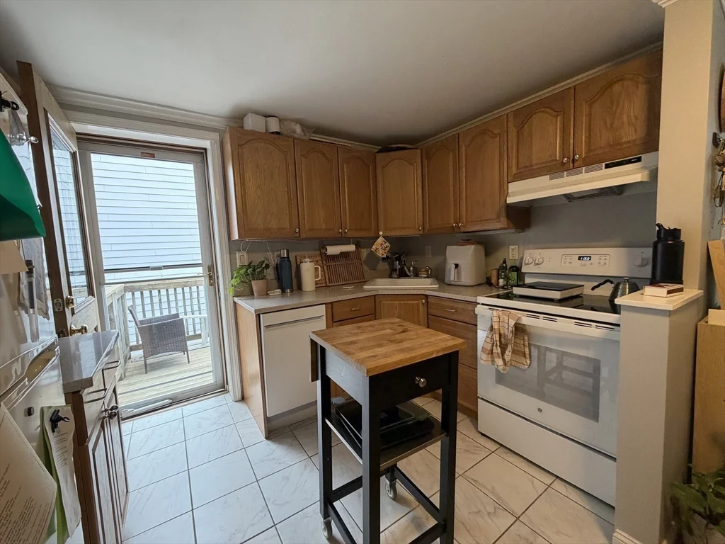 1 bed, 1 bath apartment for rent at 122 D St Unit 3, South Boston — photo 4 of 18